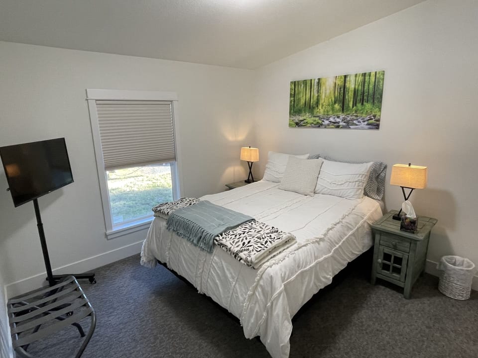 Queen Bedroom 3, faces east