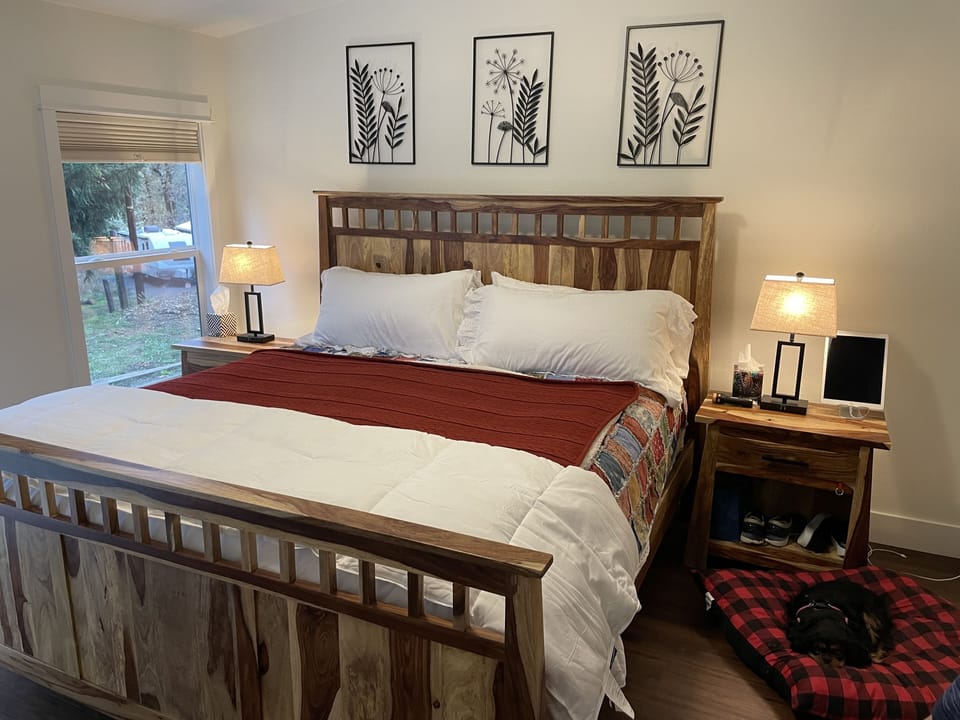 King bedroom 1; faces east and north. 