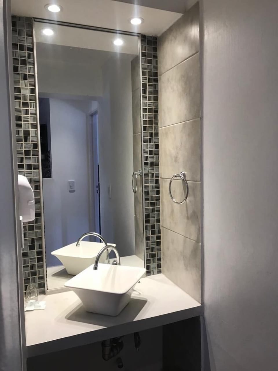 Apartment | Bathroom | Free toiletries, hair dryer, bidet, towels