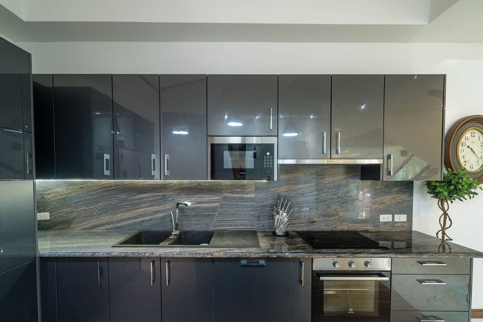Deluxe Villa | Private kitchen | Fridge, microwave, dishwasher, electric kettle