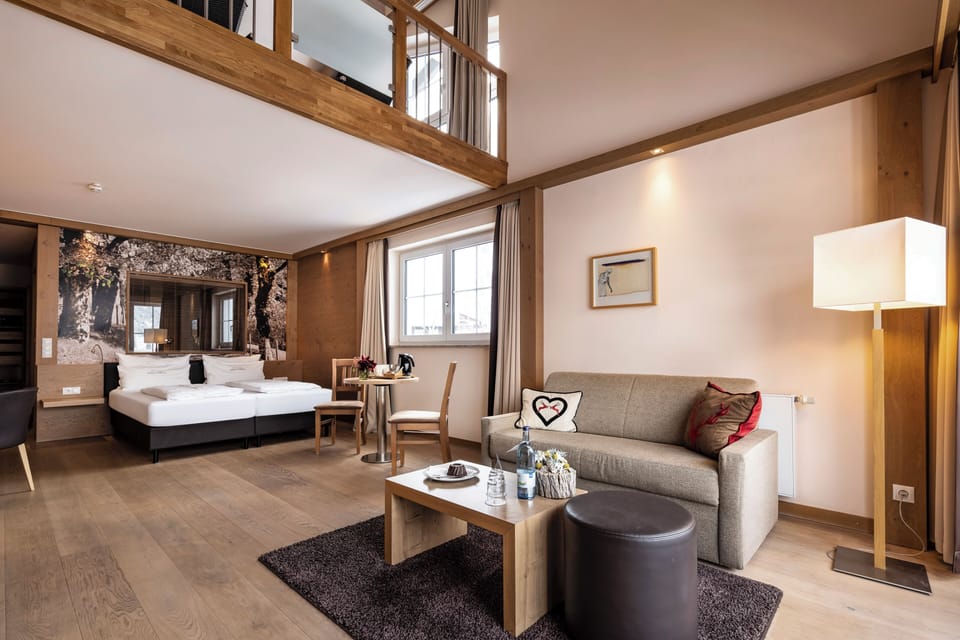 SPA Suite | Hypo-allergenic bedding available, desk, iron/ironing board (on request)