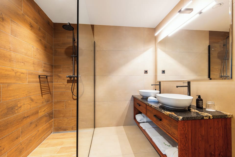 Executive Studio Suite, Sauna, Golf View | Minibar, desk, soundproofing, free cribs/infant beds