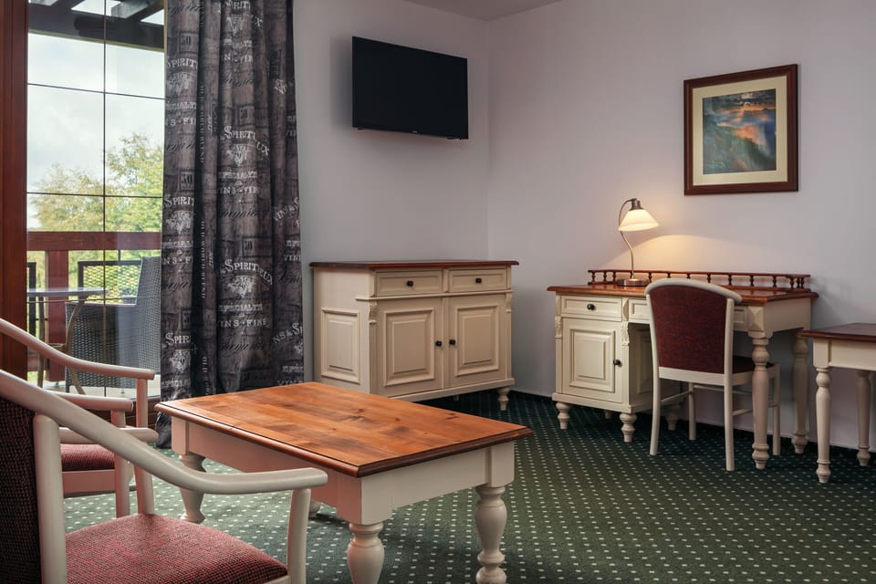 Suite | Minibar, desk, soundproofing, free cribs/infant beds