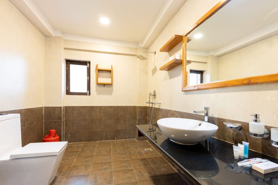 Suite | Bathroom | Slippers, towels
