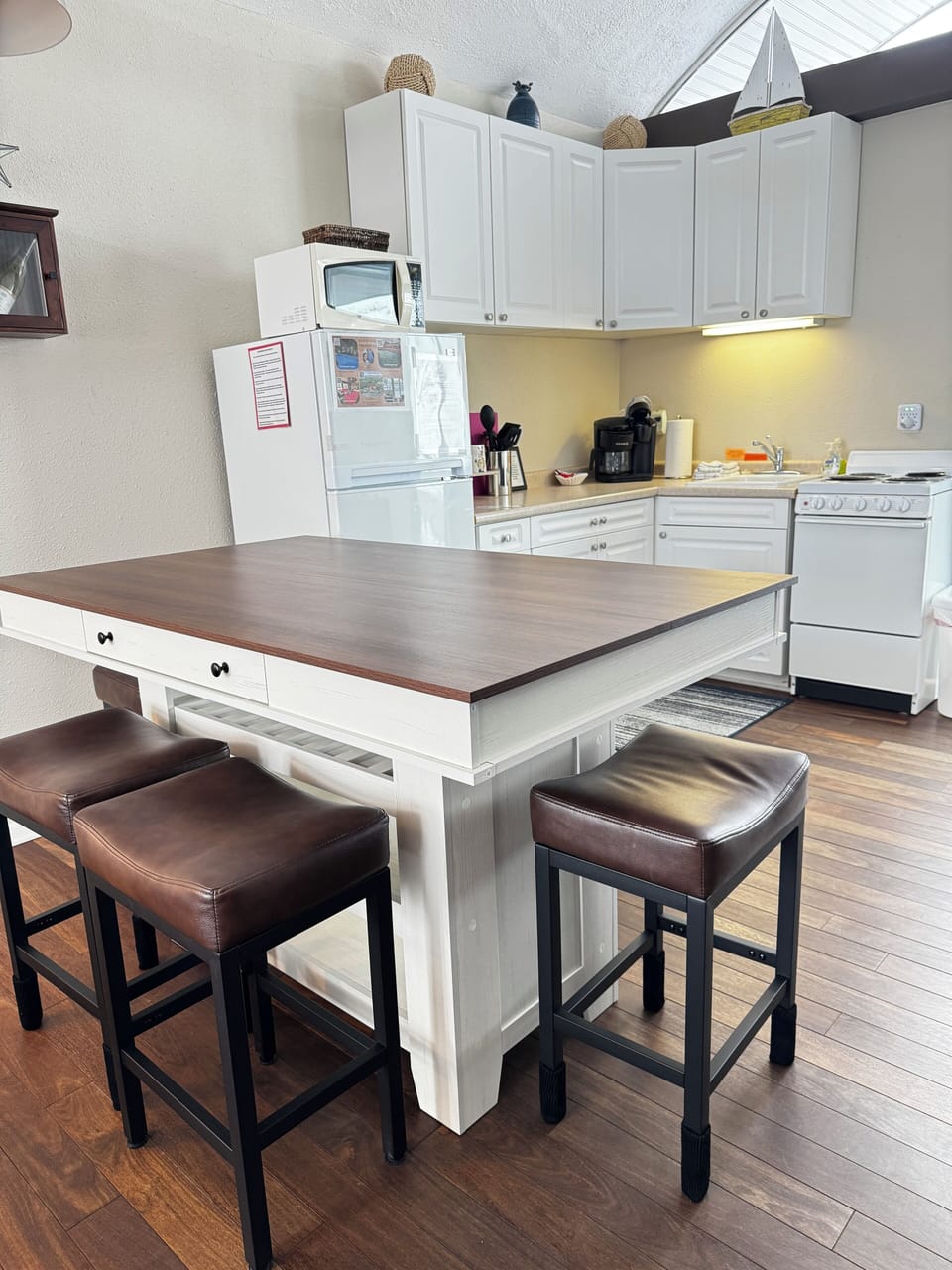 Fully equipped kitchen with everything you need to cook