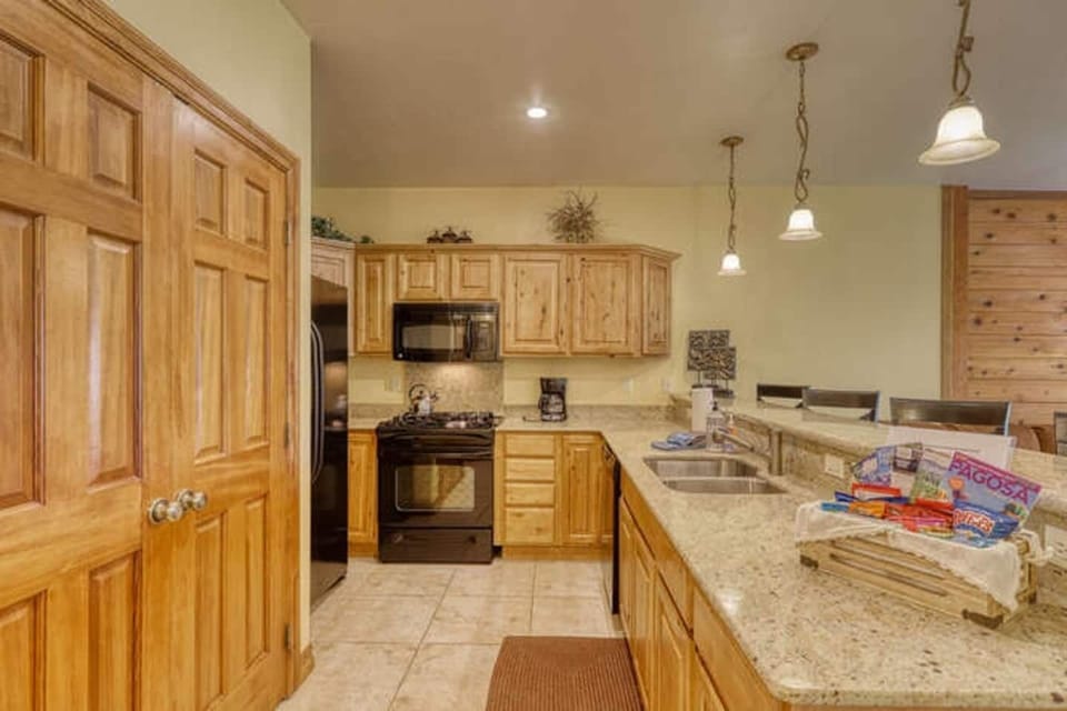 Kitchen Area and Welcome Basket