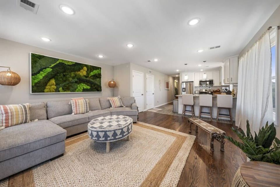 2nd Floor Living Room