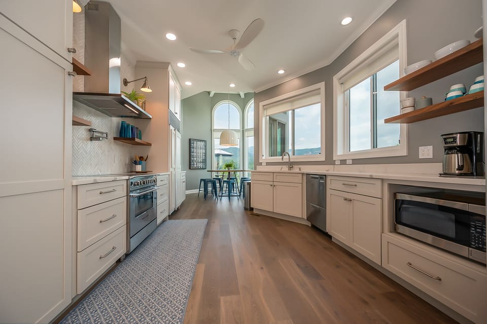Lots of Small Appliances to whip up a Gourmet Meal!