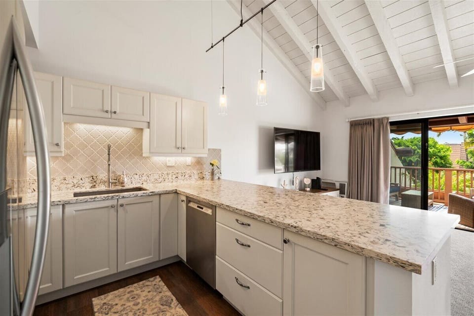 Spacious kitchen for preparing meals