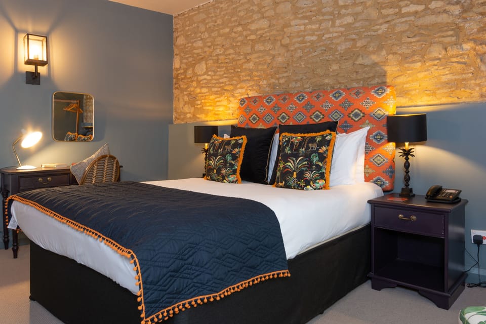 Standard Double Room | Desk, free WiFi, bed sheets