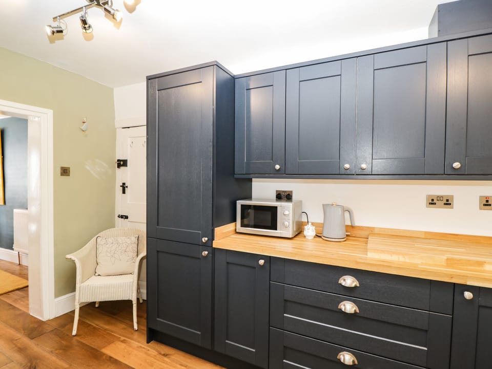 Fridge, dishwasher, electric kettle, cookware/dishes/utensils