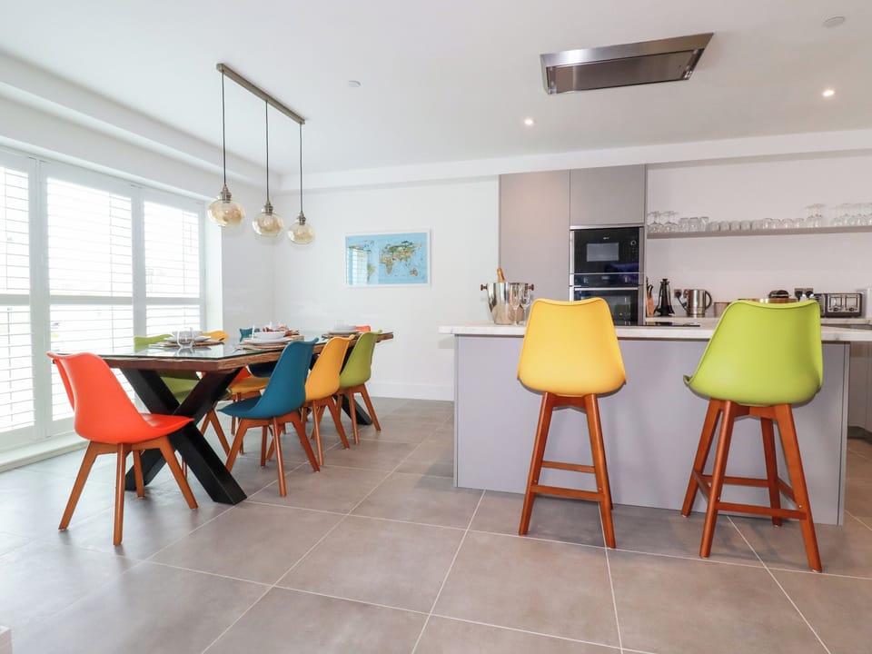 Cottage | Dining