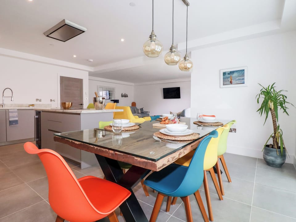 Cottage | Dining