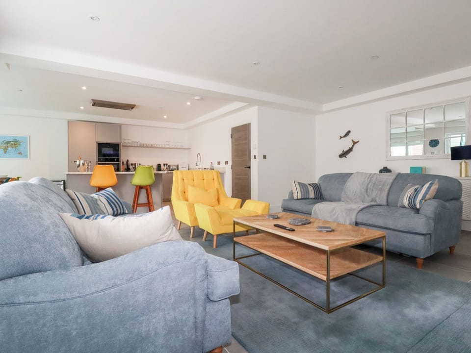 Cottage | Living area | TV