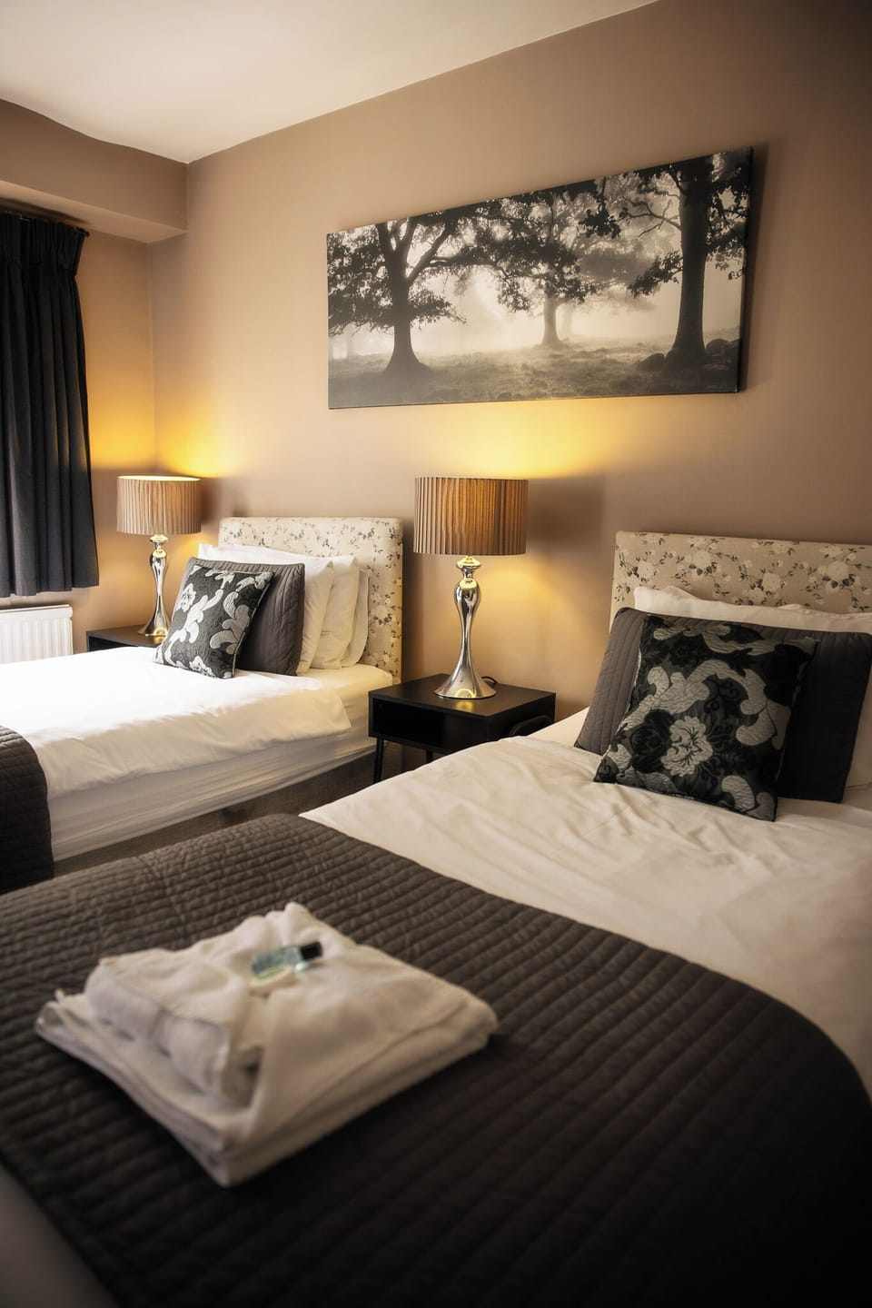Economy Twin Room, Ensuite | Desk, laptop workspace, iron/ironing board, WiFi (free)