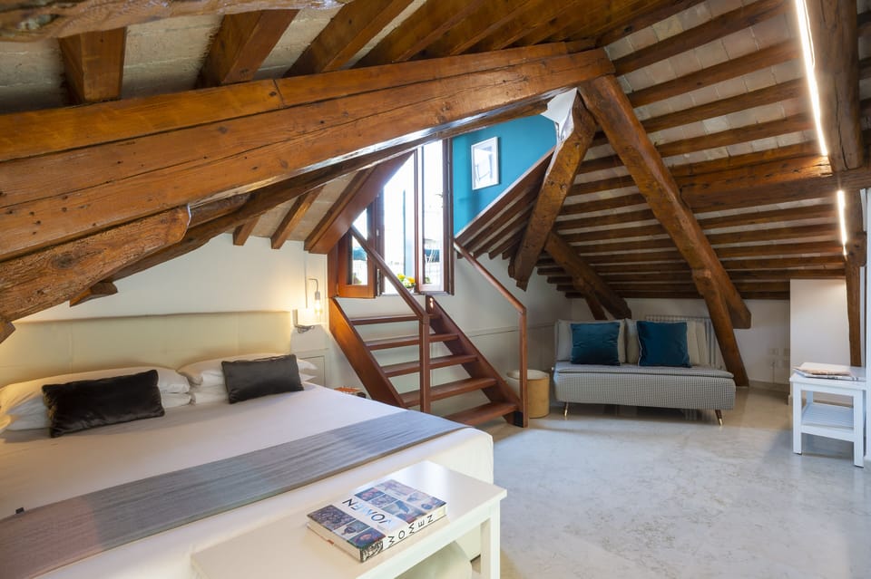 Deluxe Quadruple Room | Down comforters, minibar, soundproofing, free WiFi