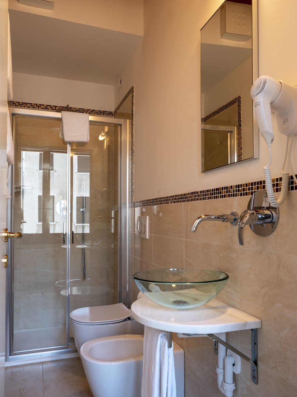Classic Double Room Single Use | Bathroom | Shower, rainfall showerhead, free toiletries, hair dryer