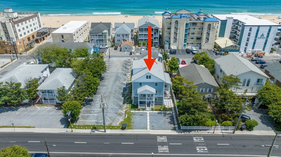 Apartment building, ocean block, steps to the beach
