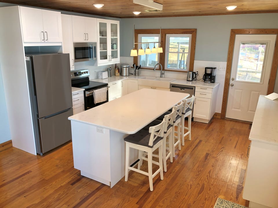 Fully equipped kitchen, door to patio (main level)
