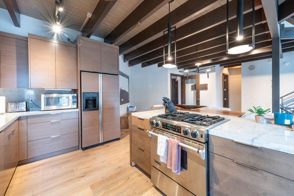 Fully Stocked kitchen!