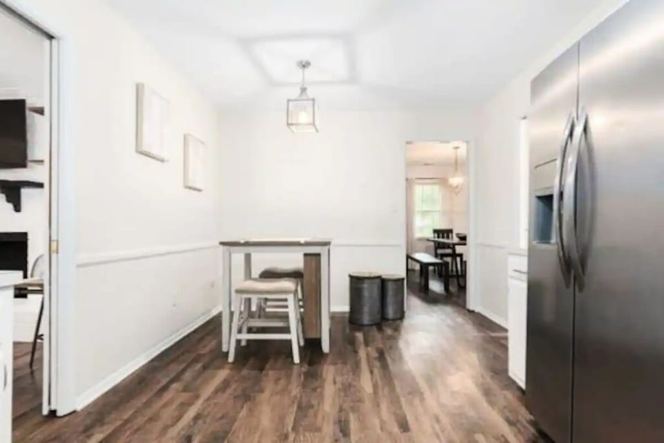 Breakfast bar in kitchen