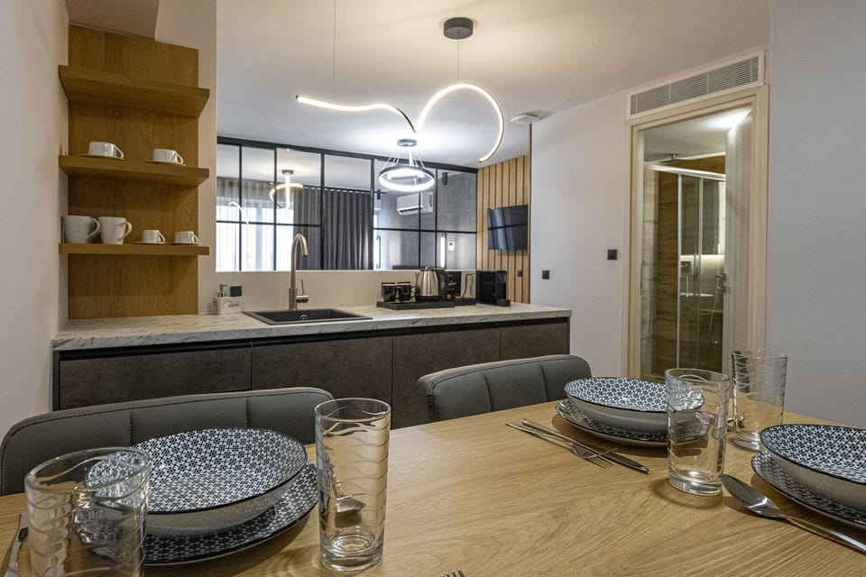 Superior Studio | Premium bedding, soundproofing, free WiFi, bed sheets