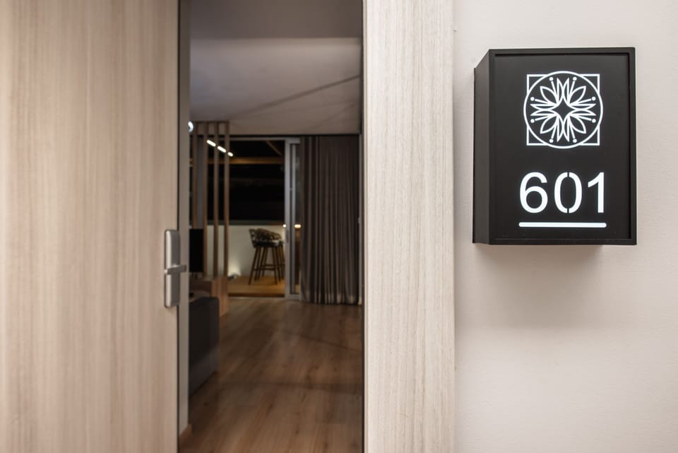 Deluxe Suite | Premium bedding, soundproofing, free WiFi, bed sheets