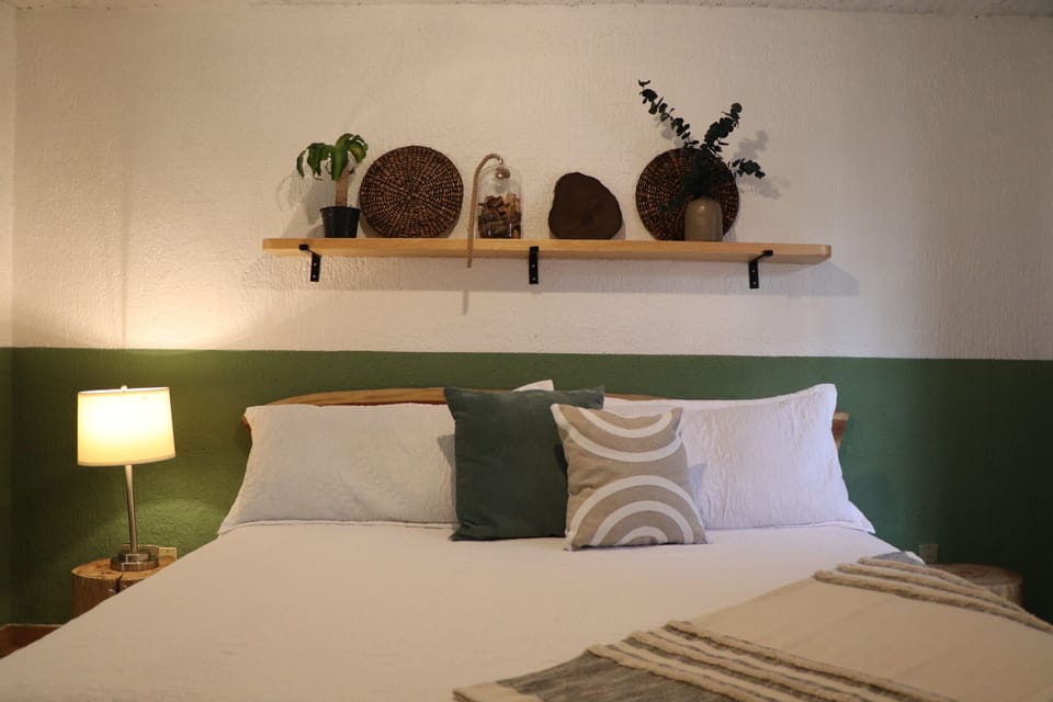 Family Room, 1 King Bed | Premium bedding, down comforters, memory foam beds, laptop workspace