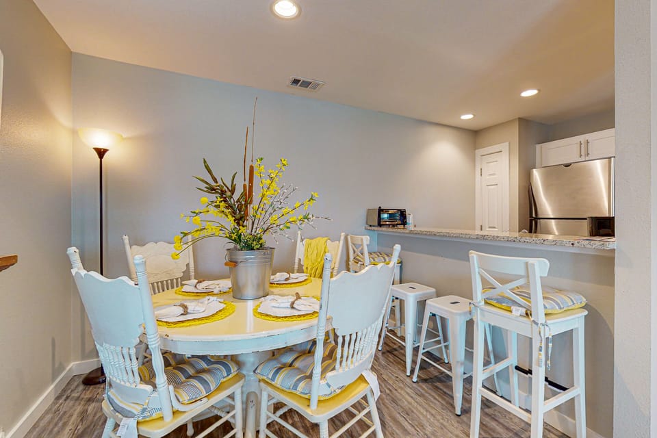 Dining Table for 4
Breakfast Bar for 4