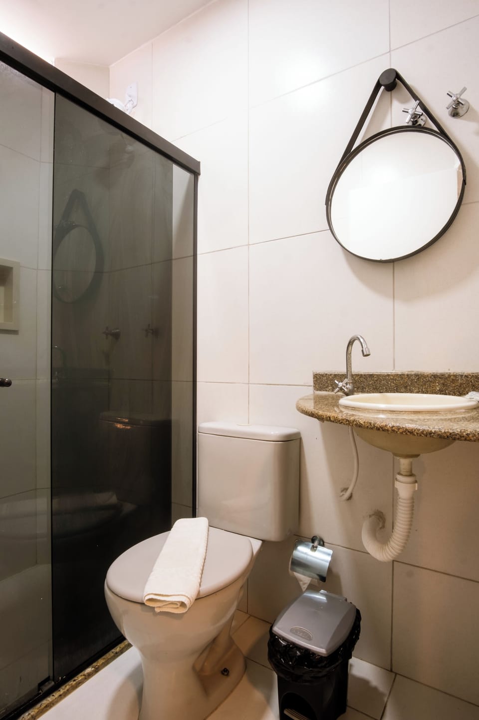 Standard Room | Bathroom | Shower, free toiletries, towels