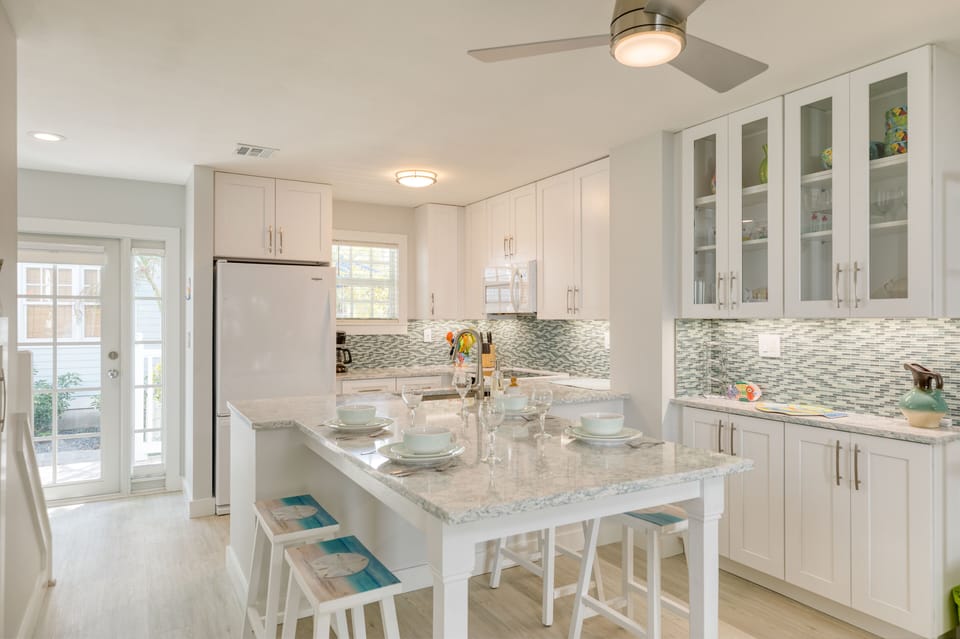 Bright kitchen with seating for four.