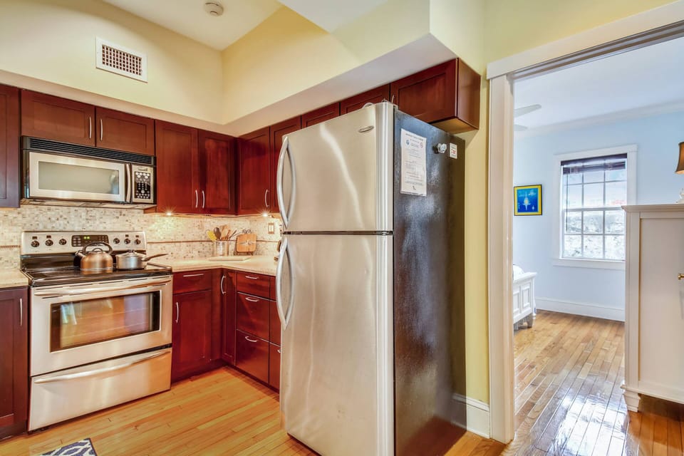 Full kitchen