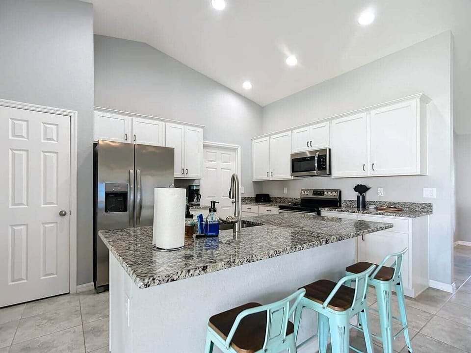 Well stocked kitchen: great for preparing delicious meals 