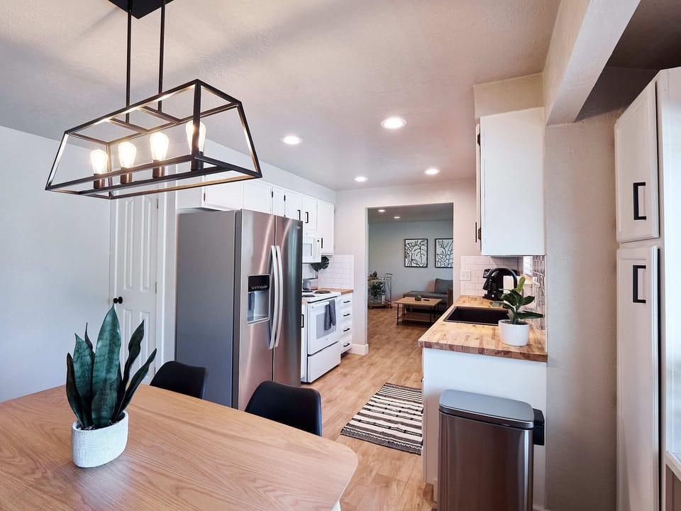 Stainless steel fridge with water & ice dispenser highlight the stocked kitchen!