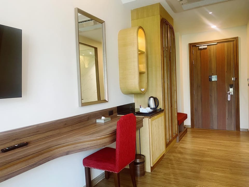 Standard Double Room | Minibar, in-room safe, individually furnished, free WiFi