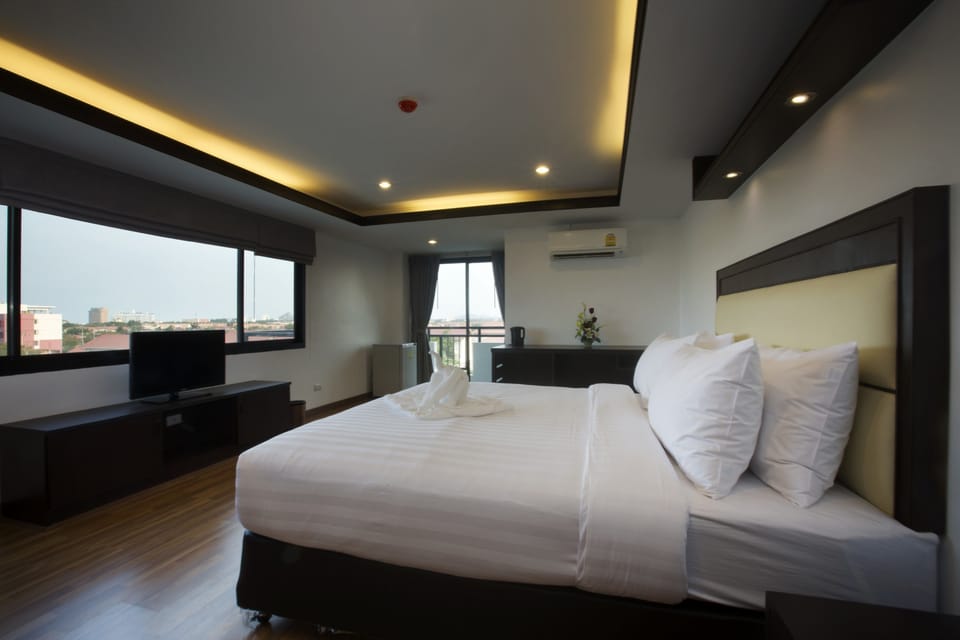 1 bedroom, in-room safe, individually furnished, desk