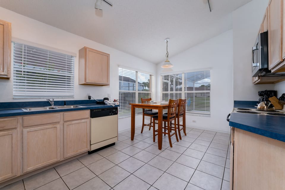 Breakfast nook with high-top with seating for 3
