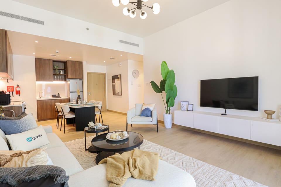 Luxury Apartment | Living area | 55-inch Smart TV with cable channels, TV, Netflix