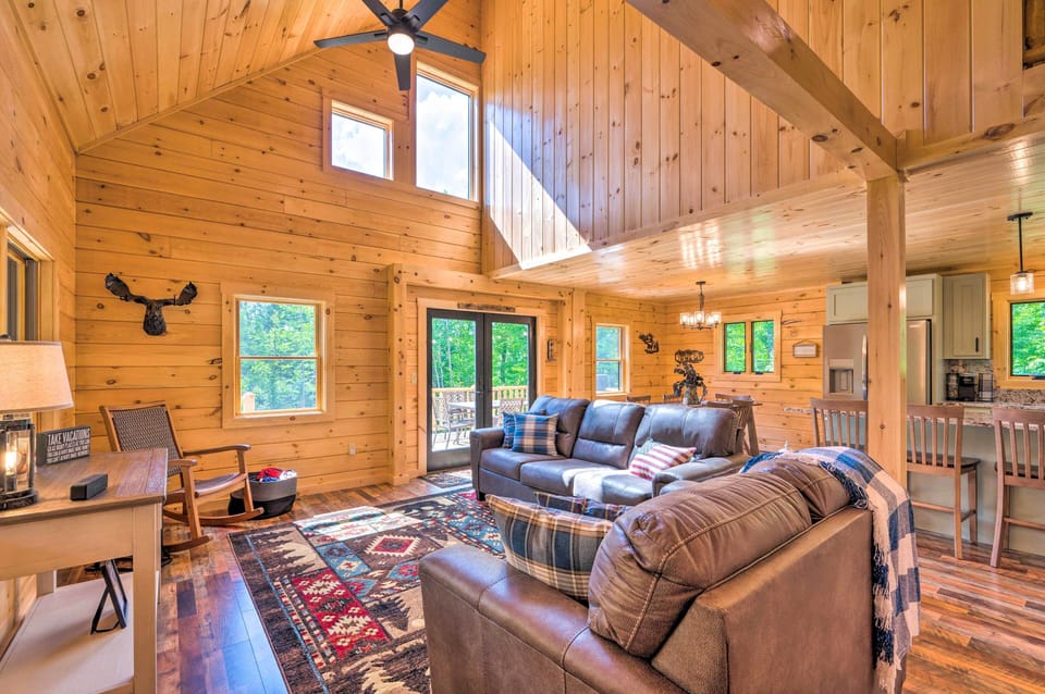Living Room 1 | No WiFi | Central Heating & Air Conditioning