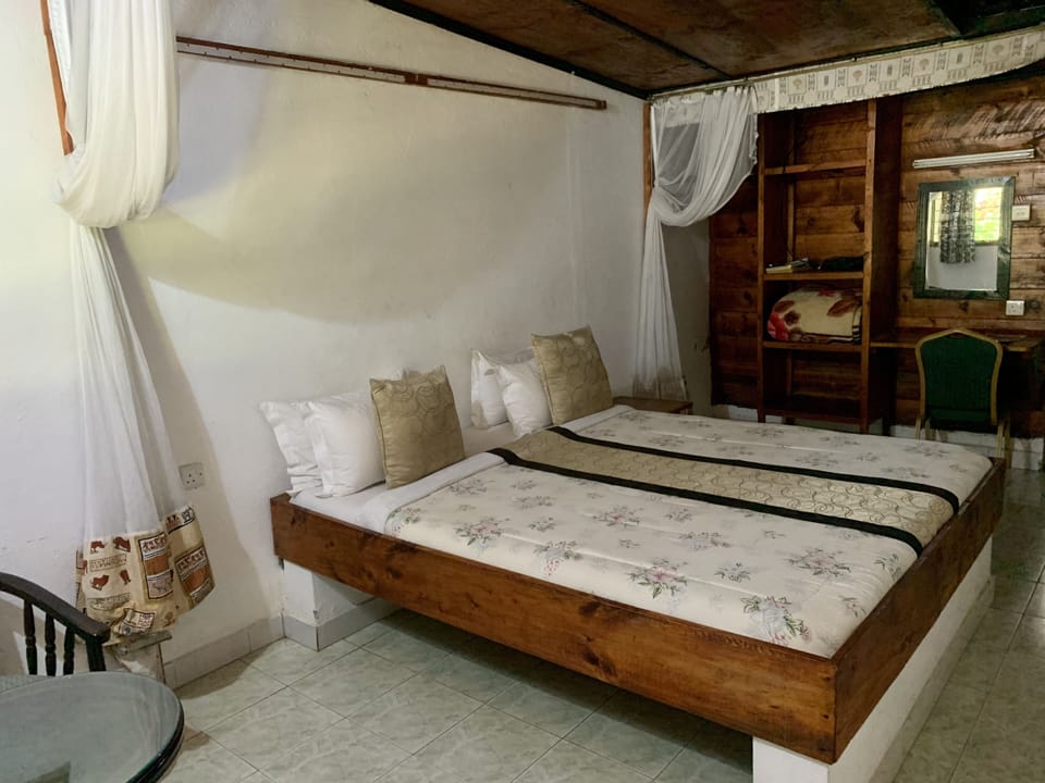 Traditional Double Room Single Use | Desk, blackout drapes, free WiFi