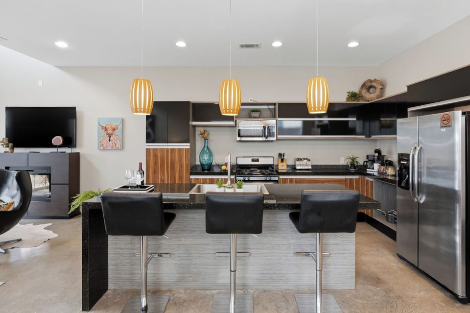 Fully equipped kitchen with everything you need to cook and dine.