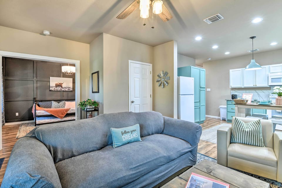 Living Room | Free WiFi | Central A/C