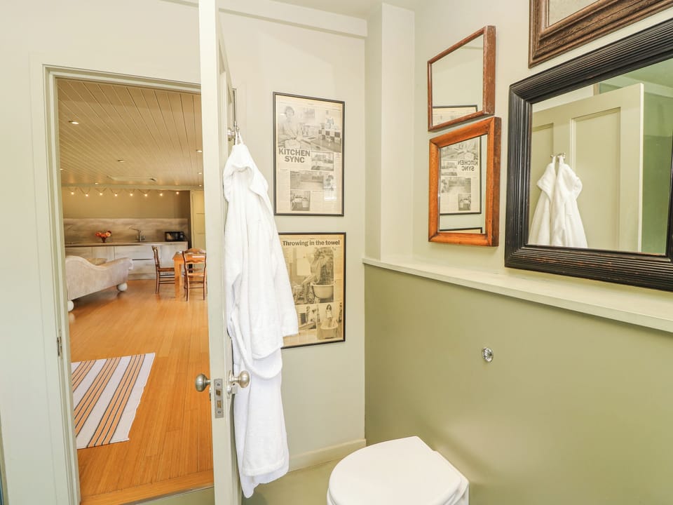 Lymington Lodge at Normandy Marsh Cottage in Lymington