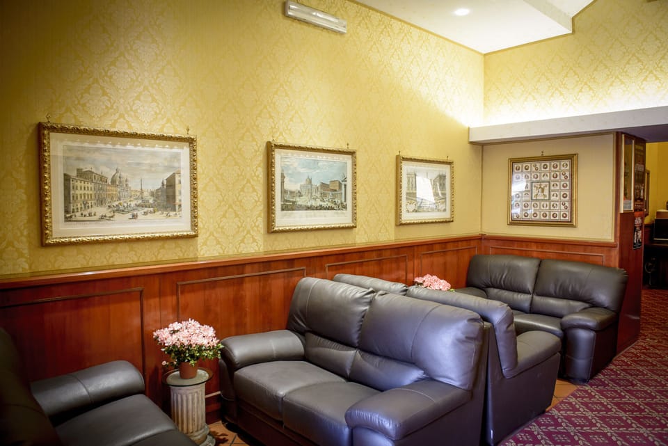 Lobby lounge