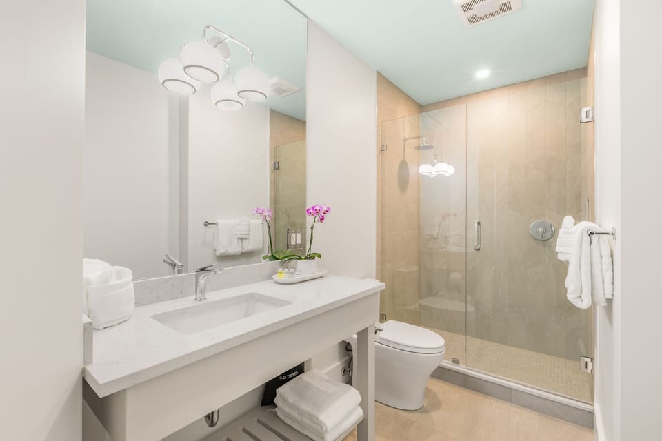 En suite bathroom with shower
