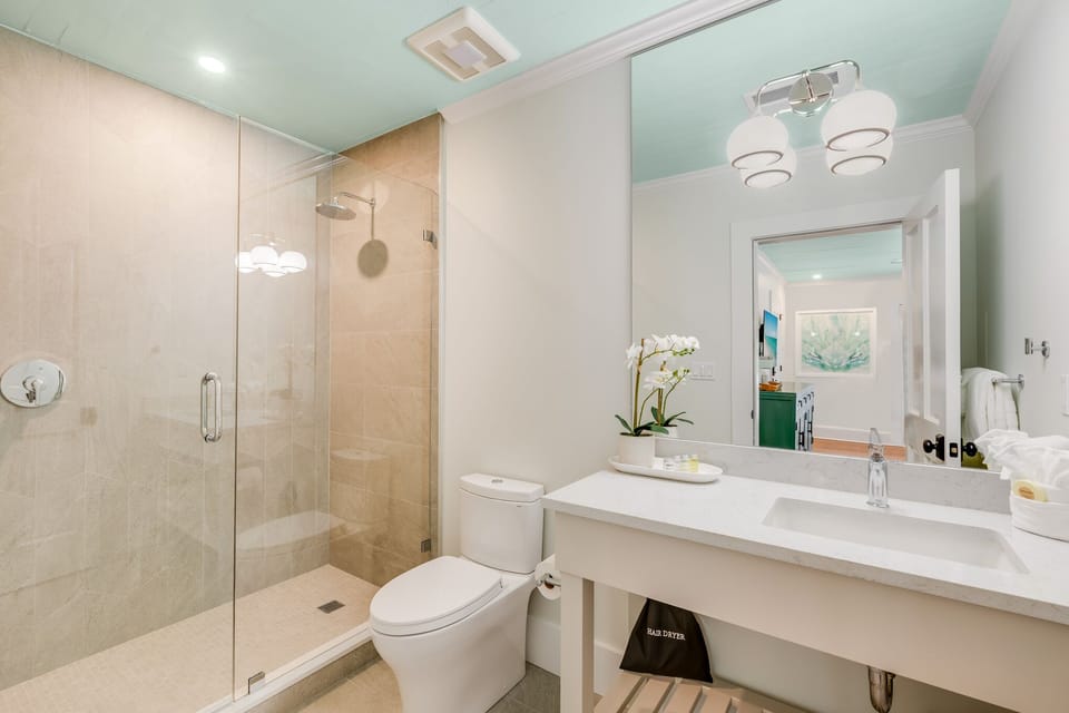 En suite bathroom with shower