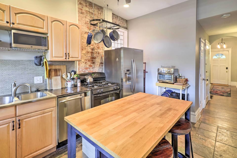 Kitchen | Main Floor | Crockpot | Complimentary Spices