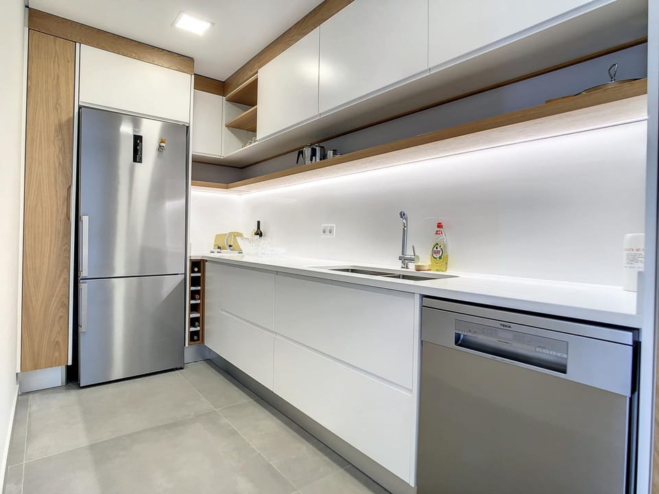 House | 4 bedrooms, iron/ironing board, WiFi