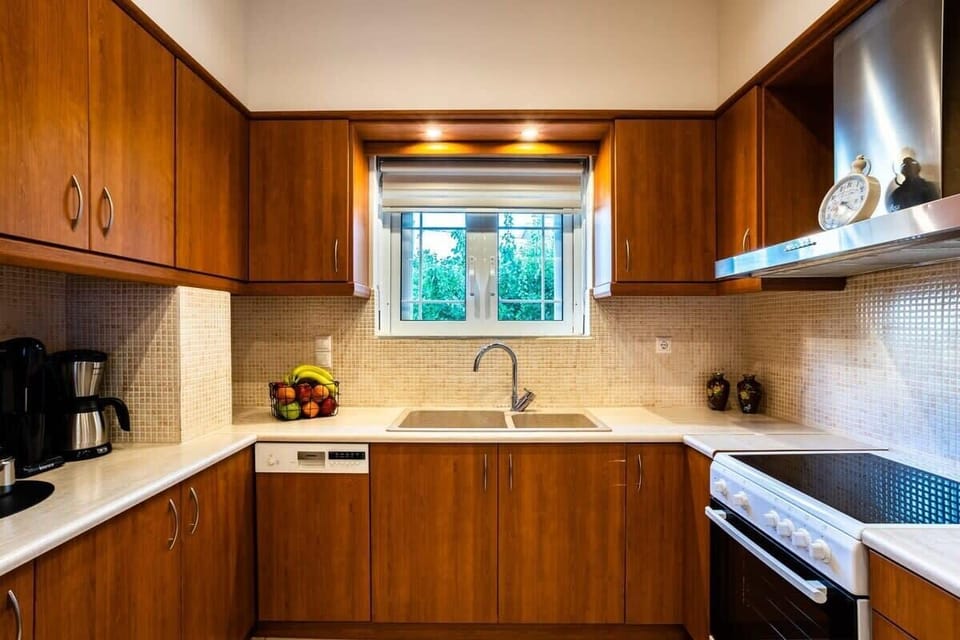 Prepare your meals in the fully equipped kitchen