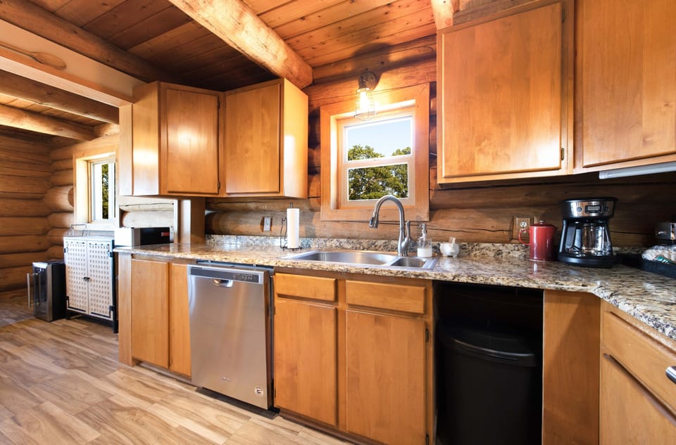 House, 3 Bedrooms | Private kitchen | Fridge, oven, stovetop, coffee/tea maker
